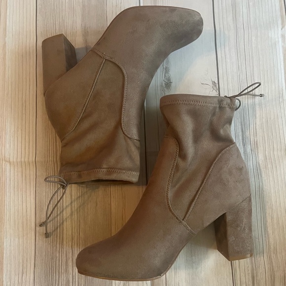 π HP π NIB Chinese Laundry Boots Kyla Heels - Picture 1 of 11